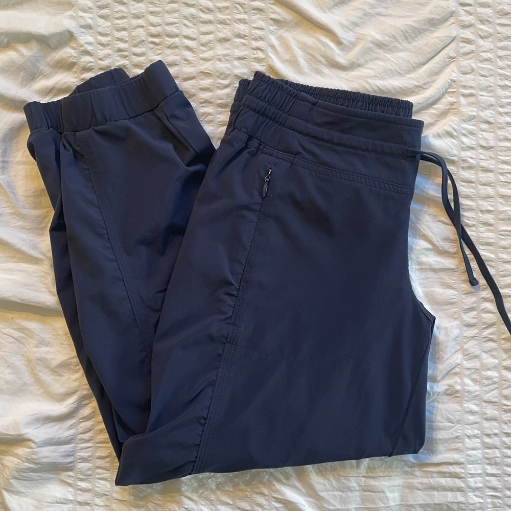 Navy Athleta Cropped Joggers
